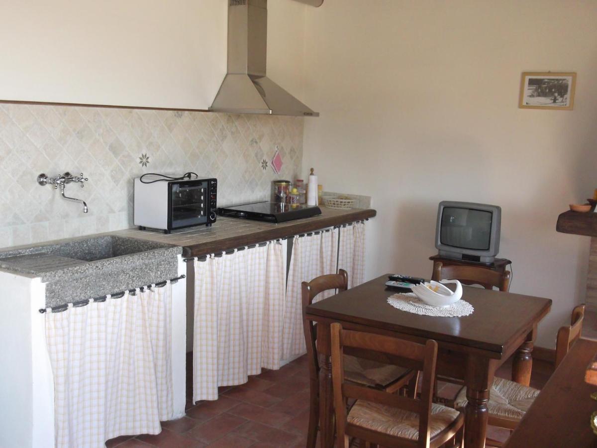 הוילה מנצ'יאנו Il Laghetto Agriturismo מראה חיצוני תמונה