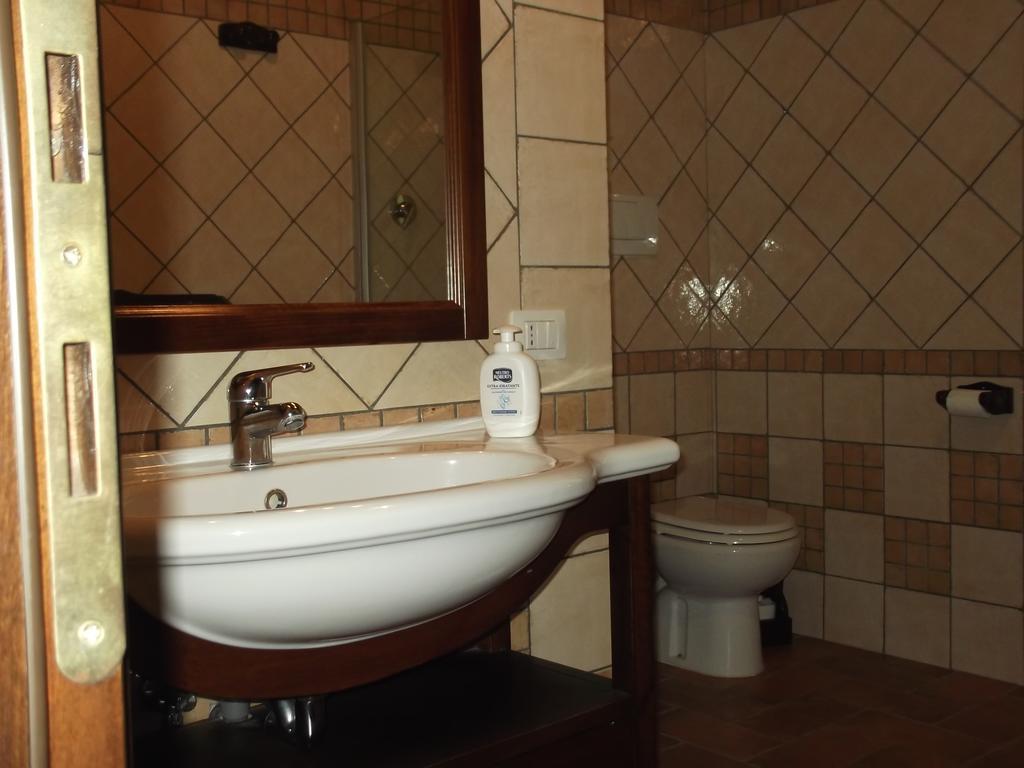 הוילה מנצ'יאנו Il Laghetto Agriturismo חדר תמונה