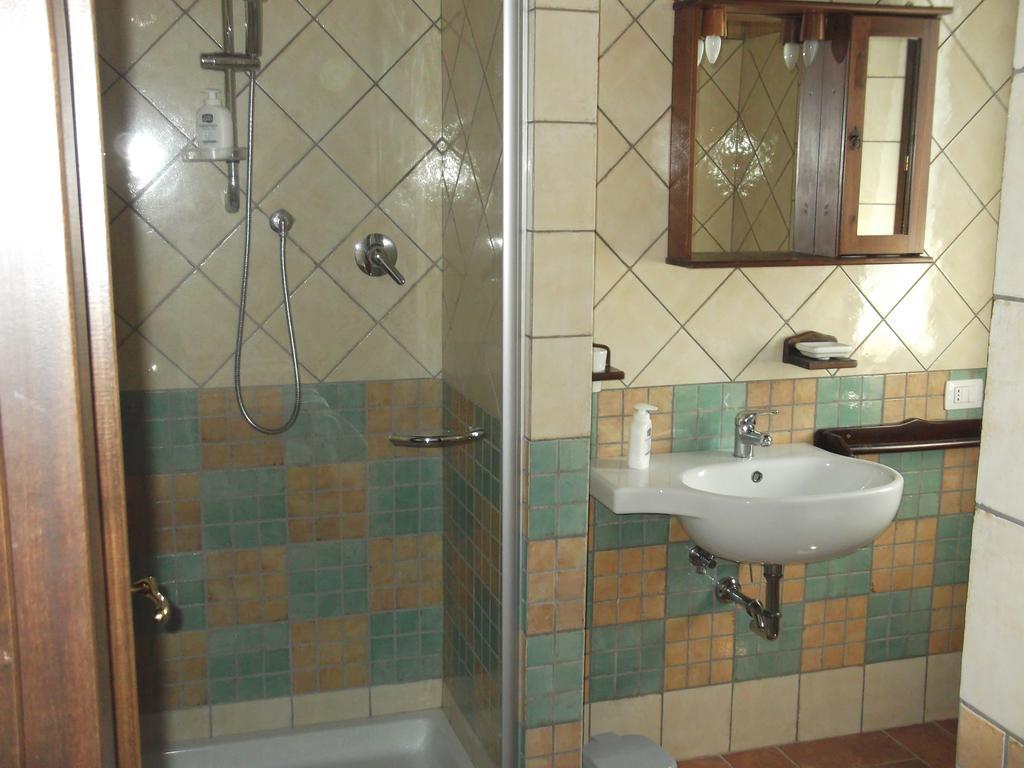 הוילה מנצ'יאנו Il Laghetto Agriturismo חדר תמונה