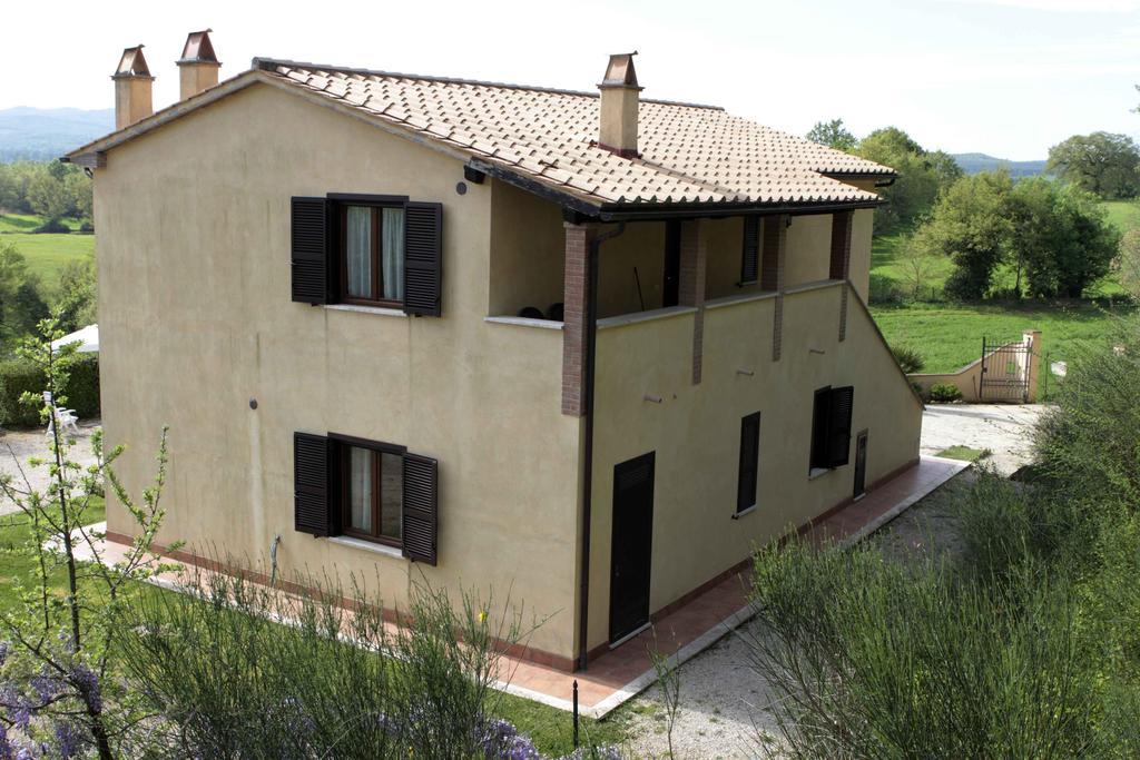 הוילה מנצ'יאנו Il Laghetto Agriturismo מראה חיצוני תמונה